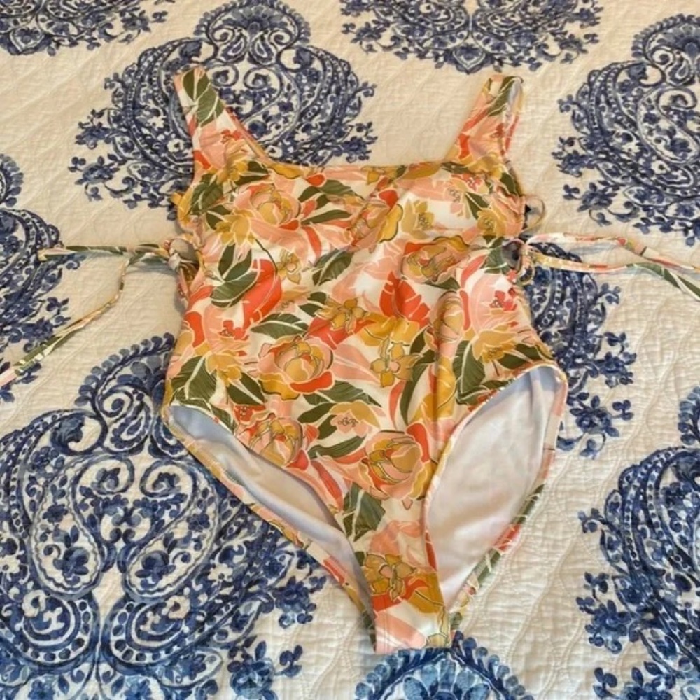 Hurley one-piece tropical side-tie